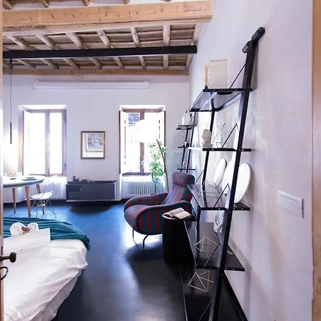 Greta Charming In Trastevere *